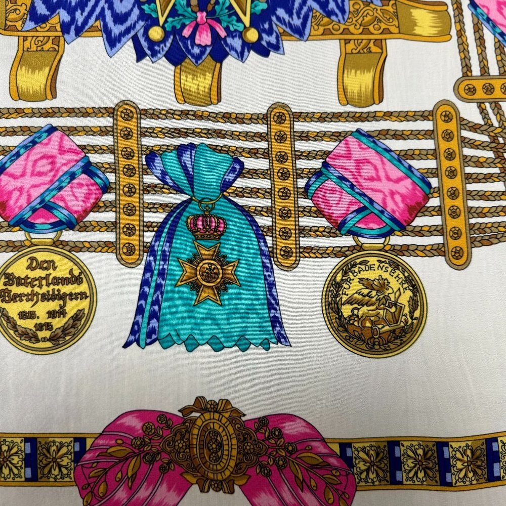 Vintage Silk Scarf 32" x 32" - Picture 3 of 7